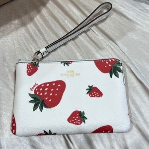 COACH STRAWBERRY WRISTLET